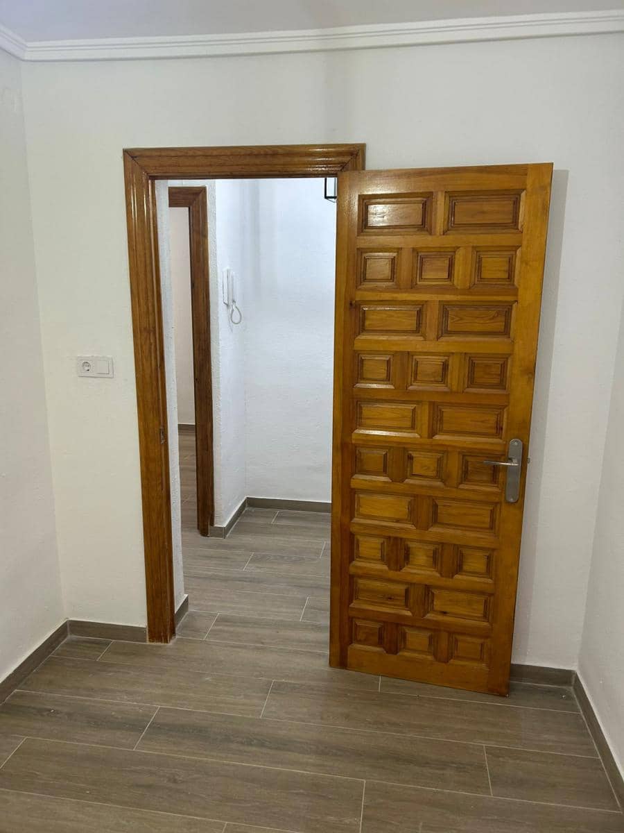 3 slaapkamer Flat te koop in Alicante stad - € 120.000 (Ref: 9772565)