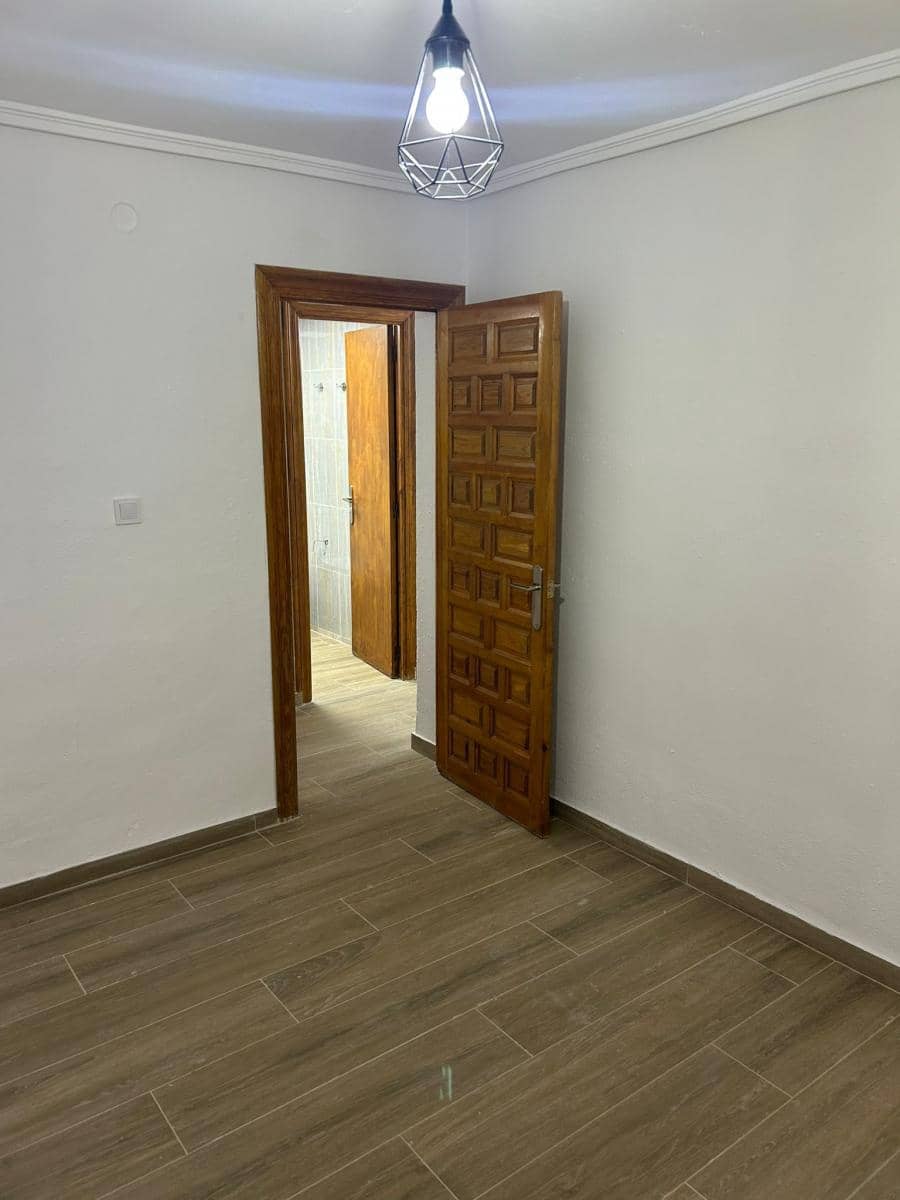 3 slaapkamer Flat te koop in Alicante stad - € 120.000 (Ref: 9772565)