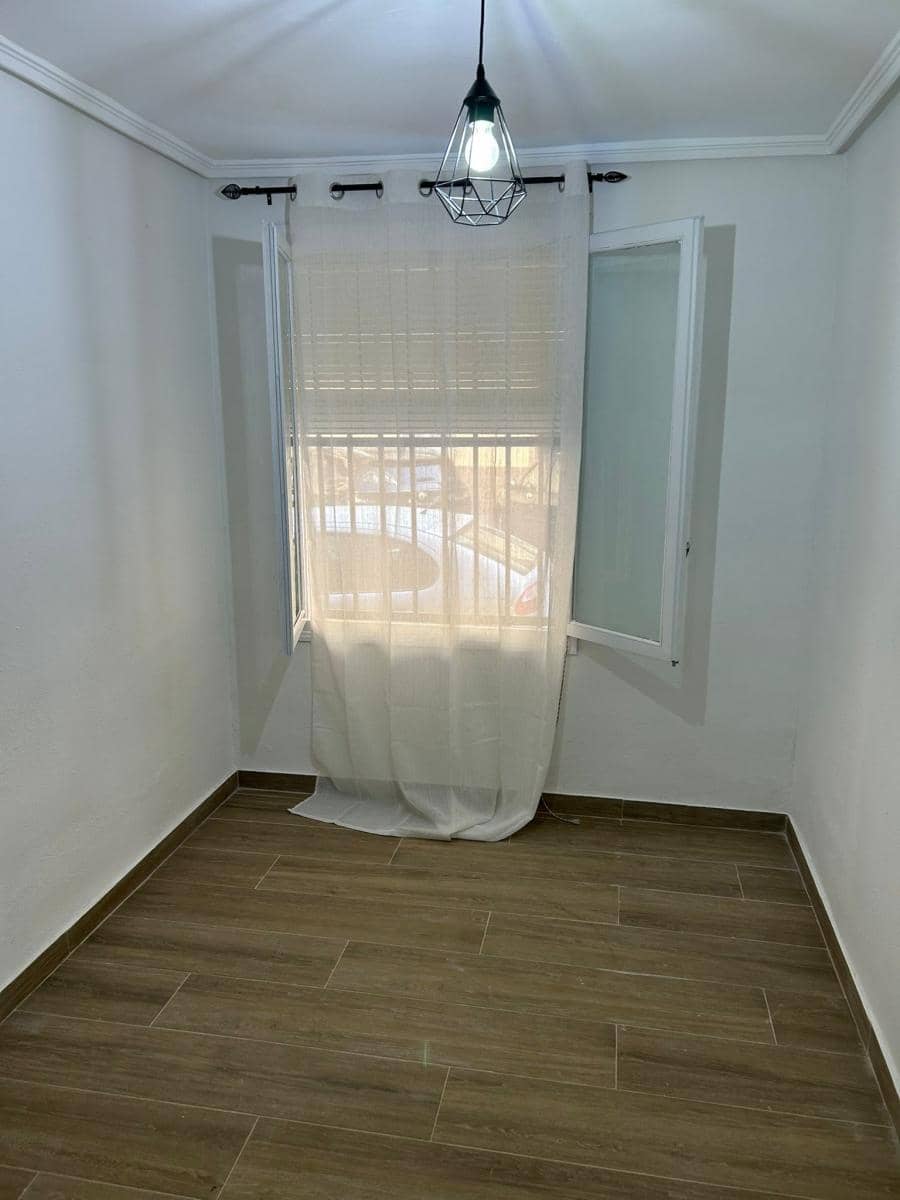 3 slaapkamer Flat te koop in Alicante stad - € 120.000 (Ref: 9772565)