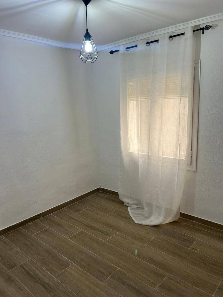 3 slaapkamer Flat te koop in Alicante stad - € 120.000 (Ref: 9772565)