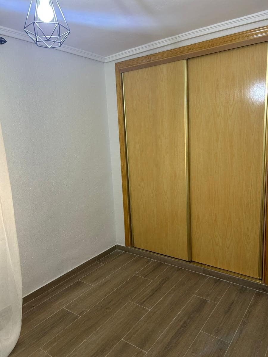 3 slaapkamer Flat te koop in Alicante stad - € 120.000 (Ref: 9772565)