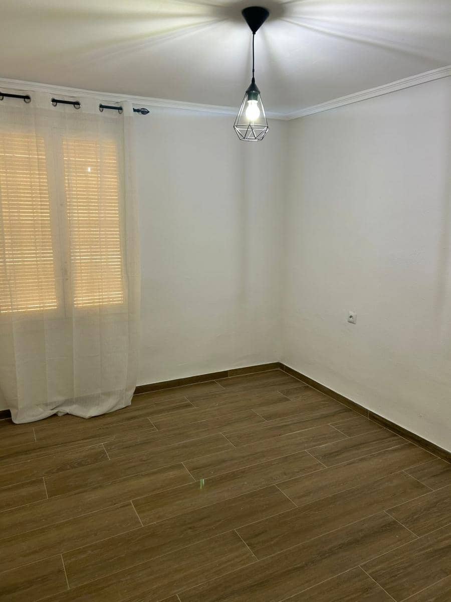 3 slaapkamer Flat te koop in Alicante stad - € 120.000 (Ref: 9772565)