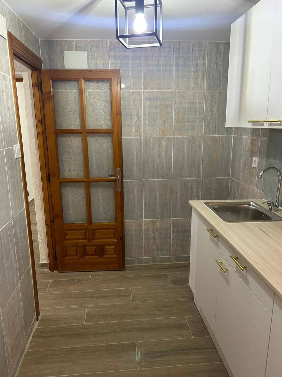 3 slaapkamer Flat te koop in Alicante stad - € 120.000 (Ref: 9772565)