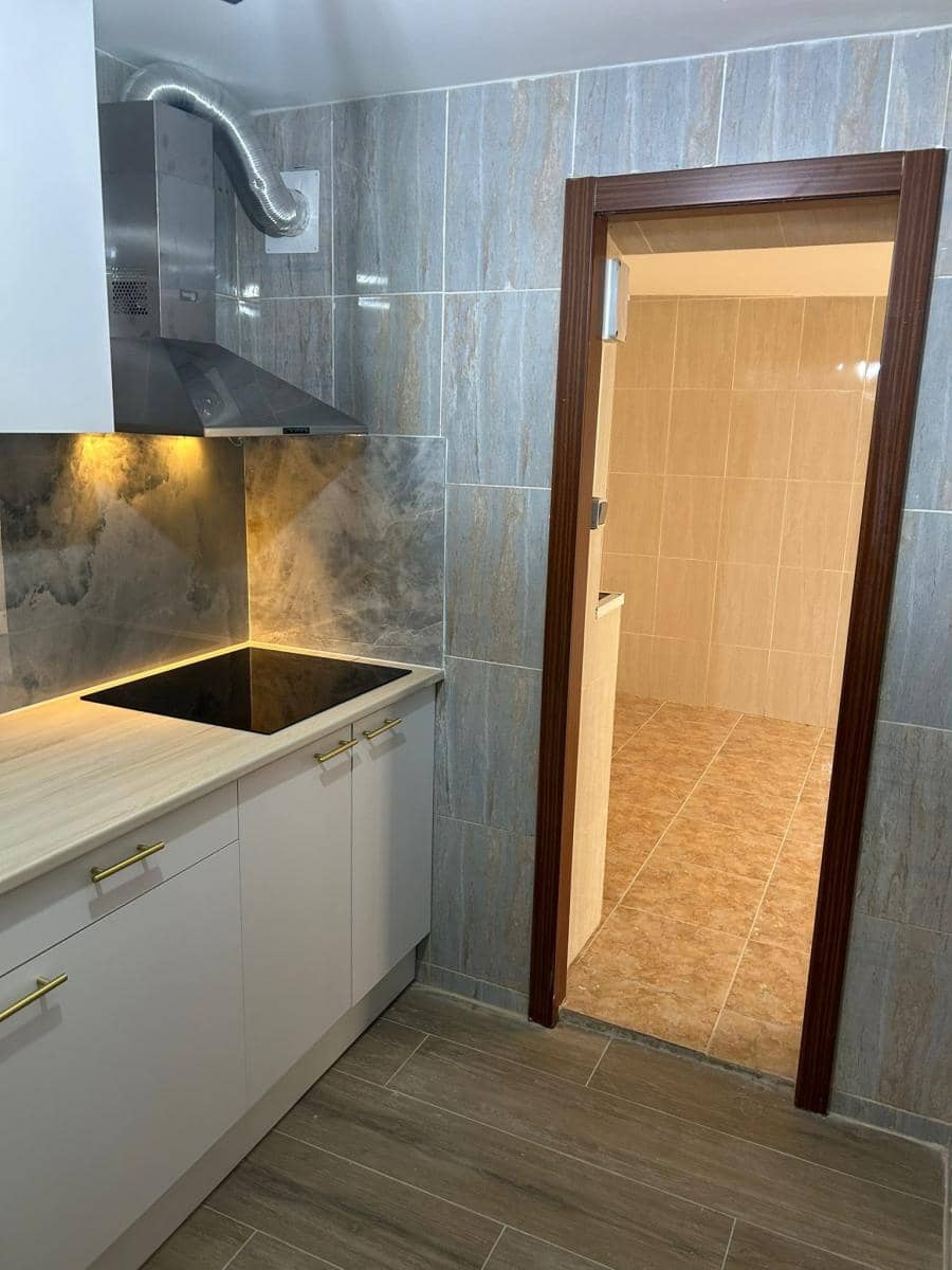 3 slaapkamer Flat te koop in Alicante stad - € 120.000 (Ref: 9772565)