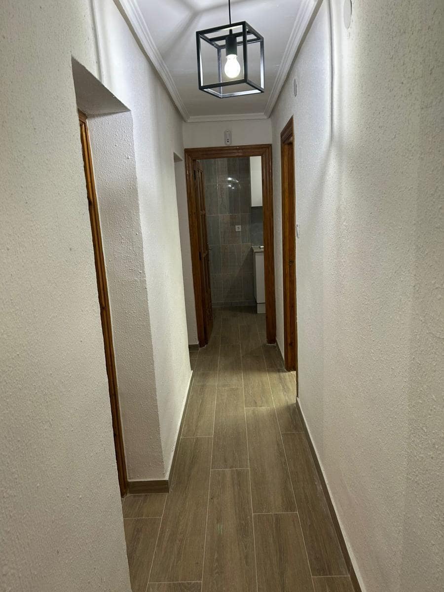 3 slaapkamer Flat te koop in Alicante stad - € 120.000 (Ref: 9772565)