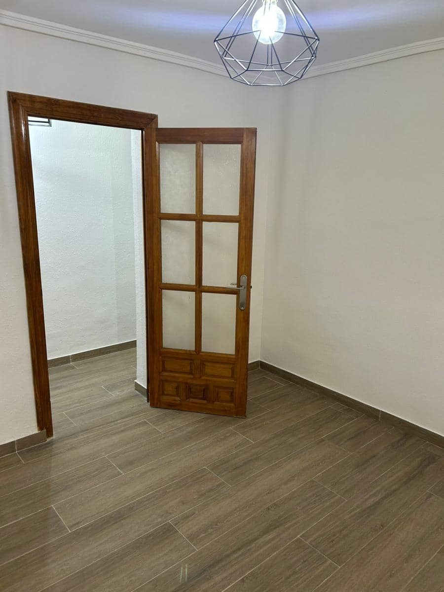 3 slaapkamer Flat te koop in Alicante stad - € 120.000 (Ref: 9772565)