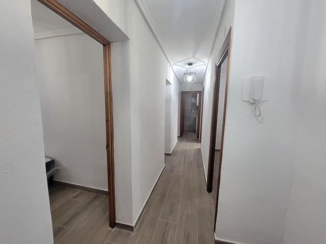 3 slaapkamer Flat te koop in Alicante stad - € 120.000 (Ref: 9772565)