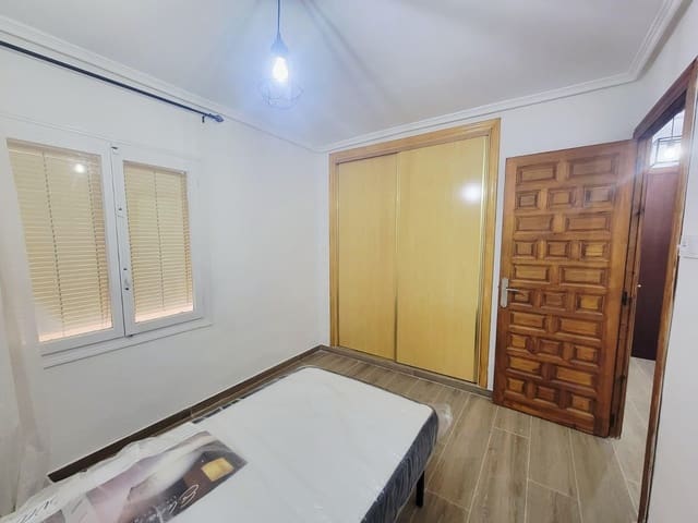 3 slaapkamer Flat te koop in Alicante stad - € 120.000 (Ref: 9772565)