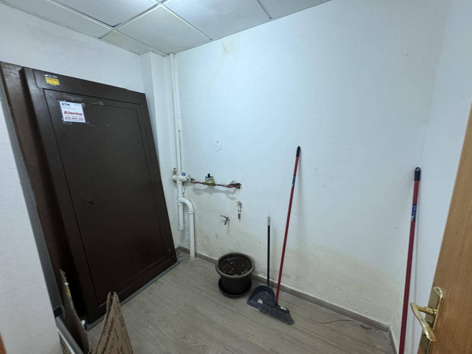 Kaupallinen myytävänä paikassa Alicante kaupunki - 150 000 € (Ref: 9777282)