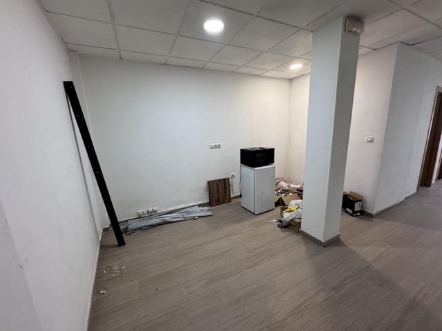 Kaupallinen myytävänä paikassa Alicante kaupunki - 150 000 € (Ref: 9777282)