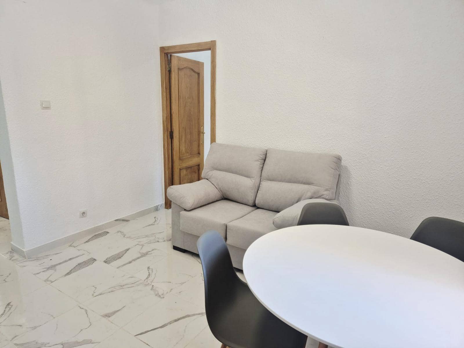 3 soveværelse Lejlighed til salg i Alicante by - € 108.000 (Ref: 9848386)