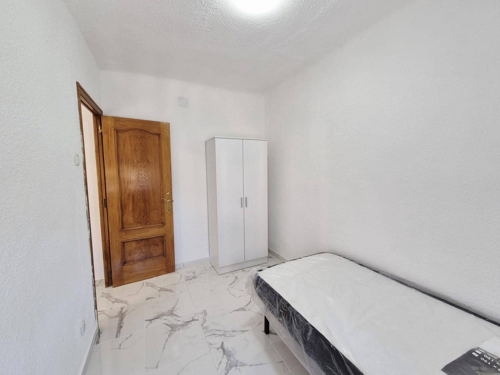3 soveværelse Lejlighed til salg i Alicante by - € 108.000 (Ref: 9848386)