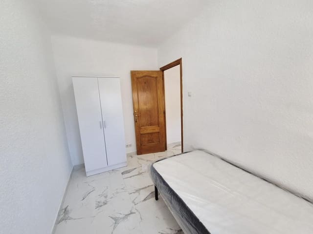3 soveværelse Lejlighed til salg i Virgen del Carmen, Alicante by - € 108.000 (Ref: 9848386)