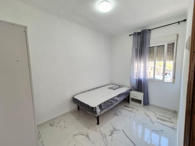 3 soveværelse Lejlighed til salg i Virgen del Carmen, Alicante by - € 108.000 (Ref: 9848386)