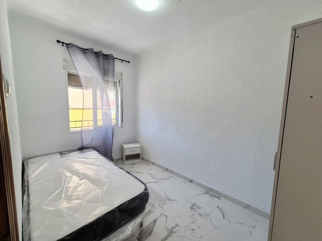3 soveværelse Lejlighed til salg i Virgen del Carmen, Alicante by - € 108.000 (Ref: 9848386)