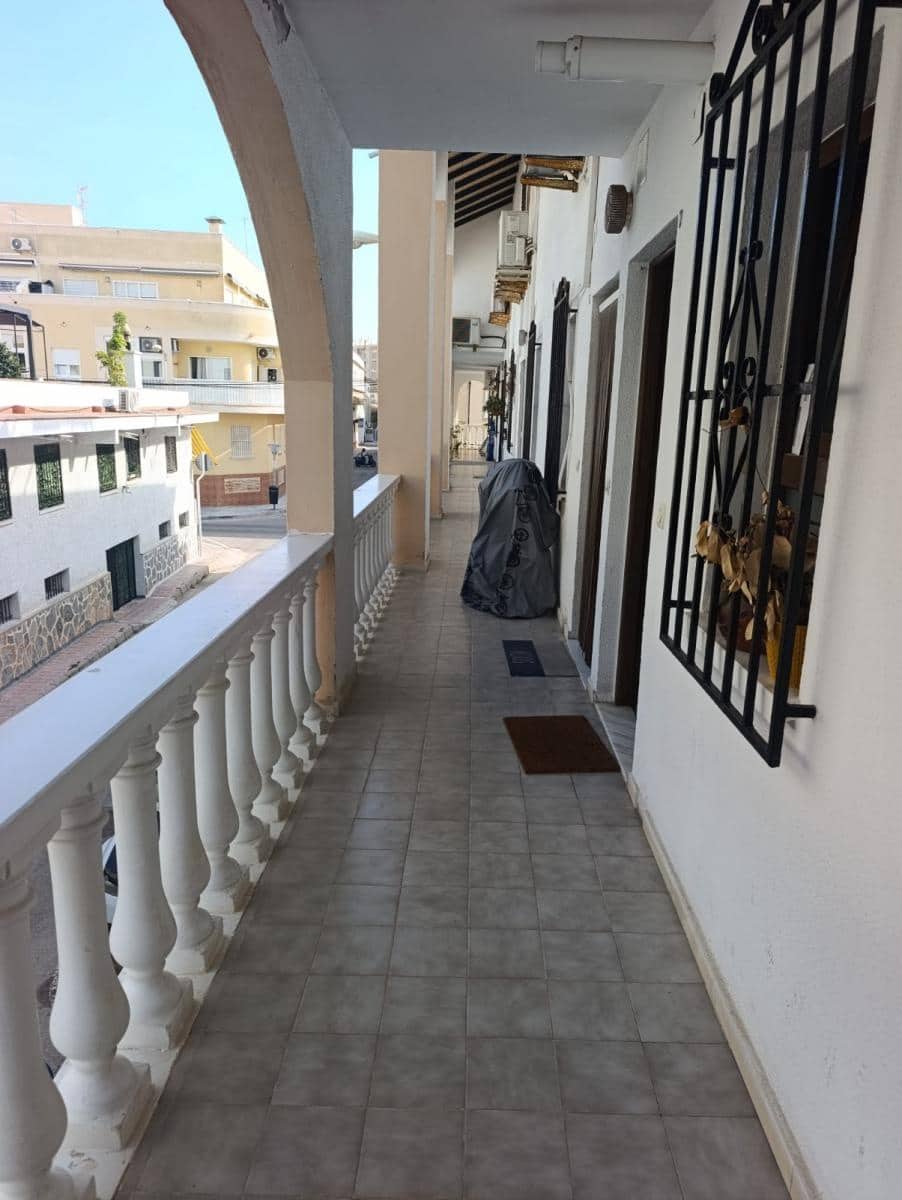 3 slaapkamer Villa te koop in Torrevieja - € 185.000 (Ref: 9897132)