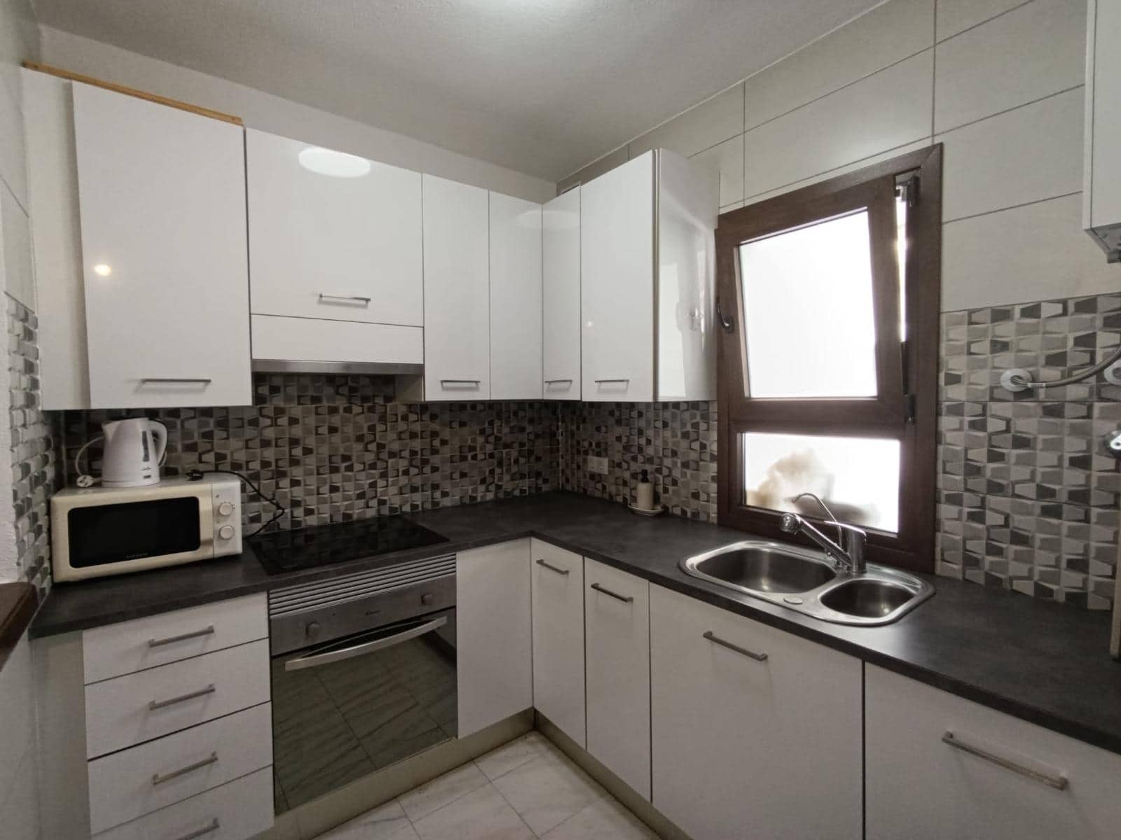 3 slaapkamer Villa te koop in Torrevieja - € 185.000 (Ref: 9897132)