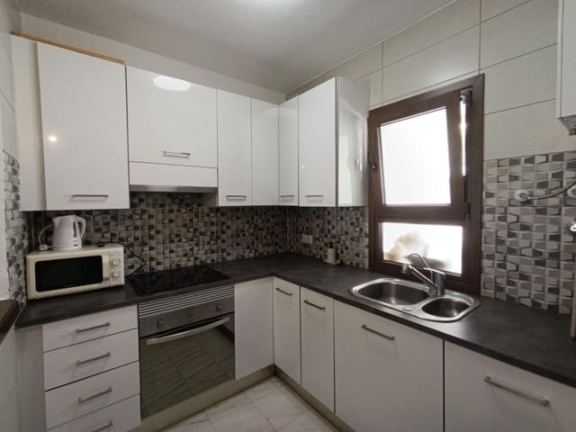3 slaapkamer Villa te koop in Playa de los Locos, Torrevieja - € 185.000 (Ref: 9897132)