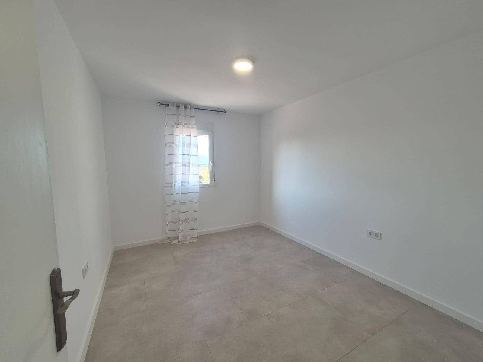3 soveværelse Lejlighed til salg i Alicante by - € 145.000 (Ref: 9935076)