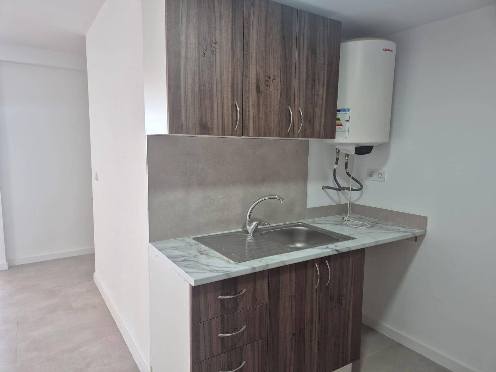3 soveværelse Lejlighed til salg i Alicante by - € 145.000 (Ref: 9935076)