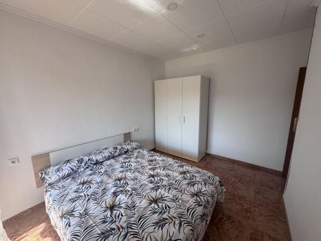 3 soveværelse Lejlighed til salg i Virgen del Carmen, Alicante by - € 117.000 (Ref: 9937326)