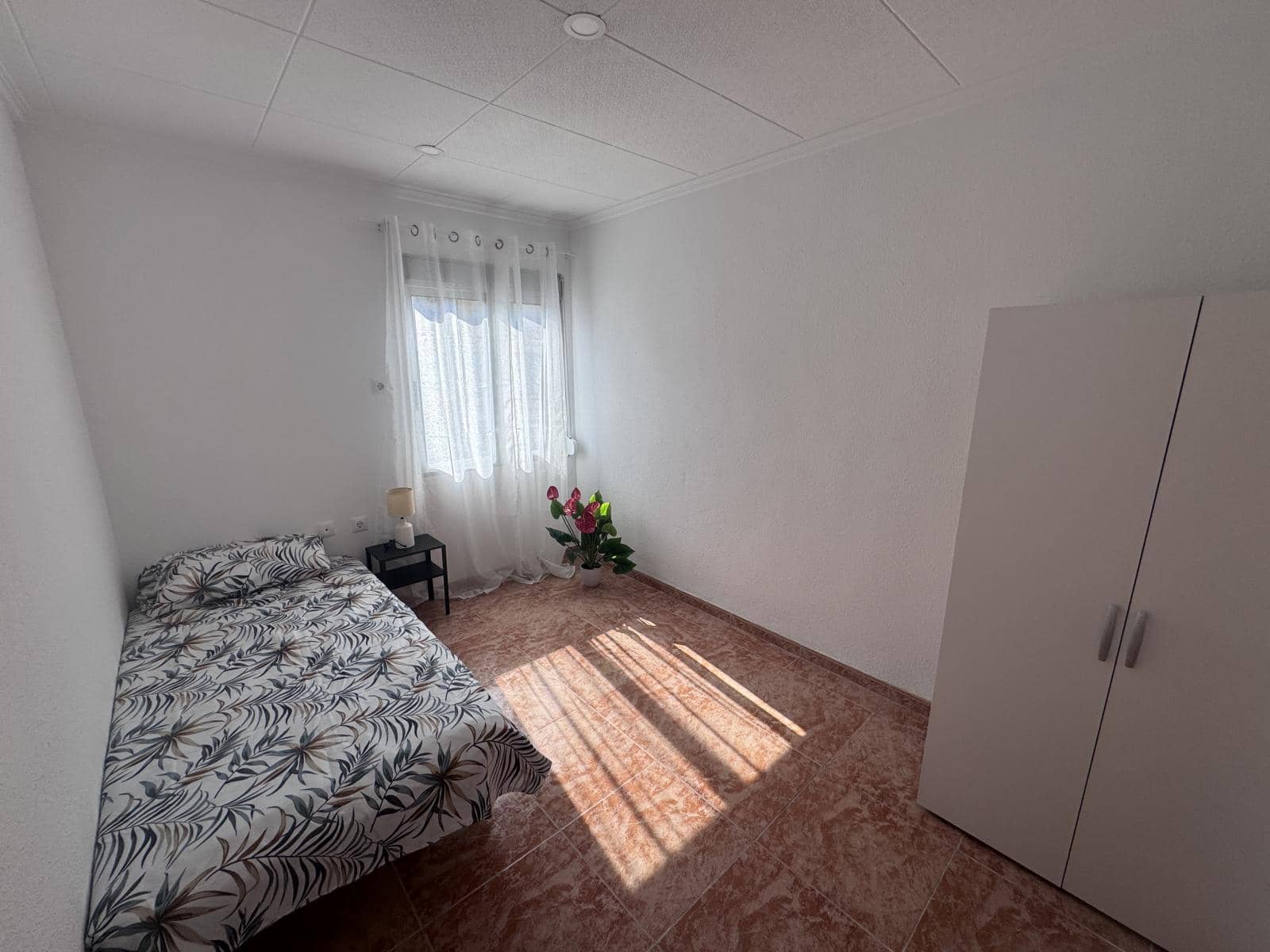 3 soveværelse Lejlighed til salg i Alicante by - € 117.000 (Ref: 9937326)