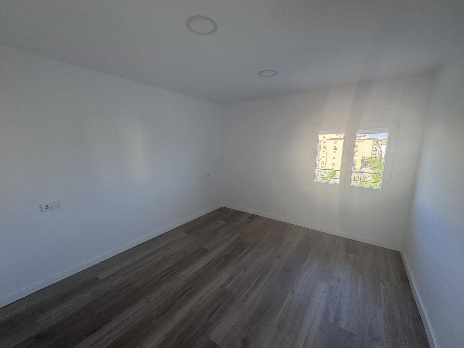 3 soveværelse Lejlighed til salg i Alicante by - € 136.000 (Ref: 9949052)