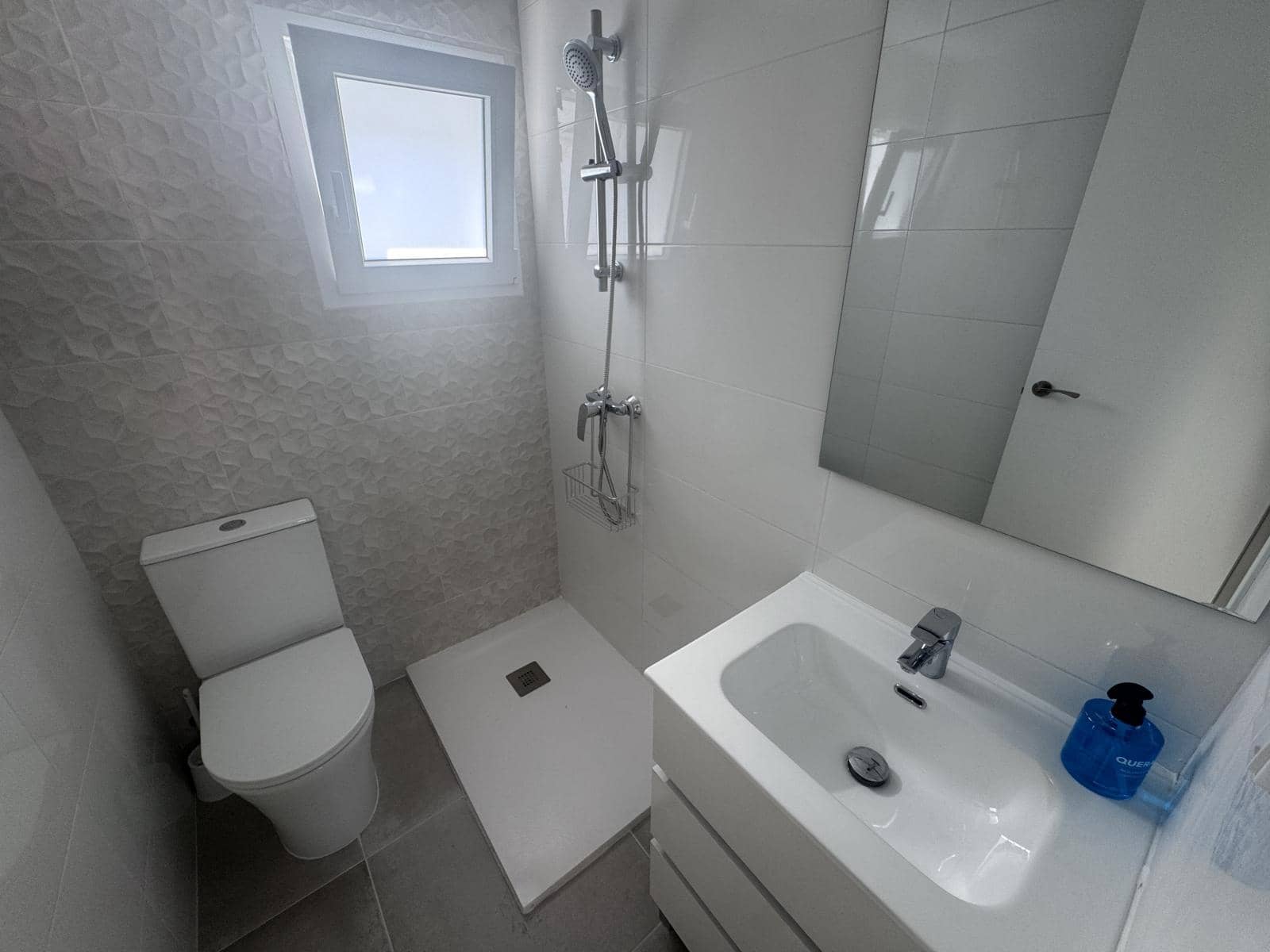 3 soveværelse Lejlighed til salg i Alicante by - € 136.000 (Ref: 9949052)