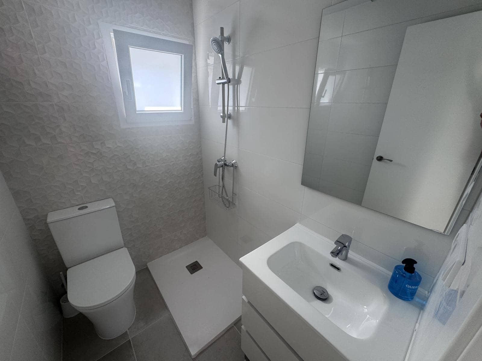 3 soveværelse Lejlighed til salg i Alicante by - € 136.000 (Ref: 9949052)