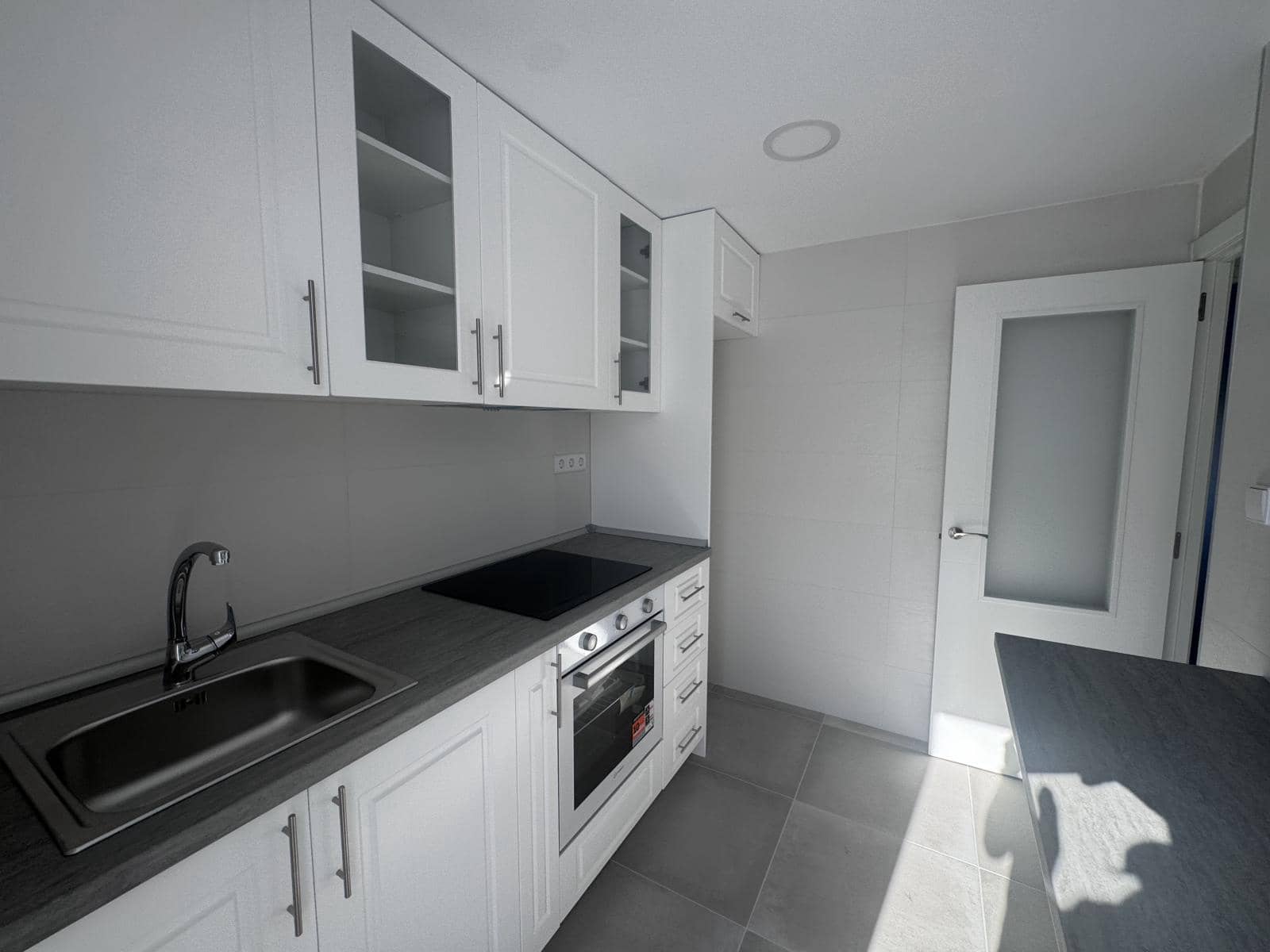 3 soveværelse Lejlighed til salg i Alicante by - € 136.000 (Ref: 9949052)