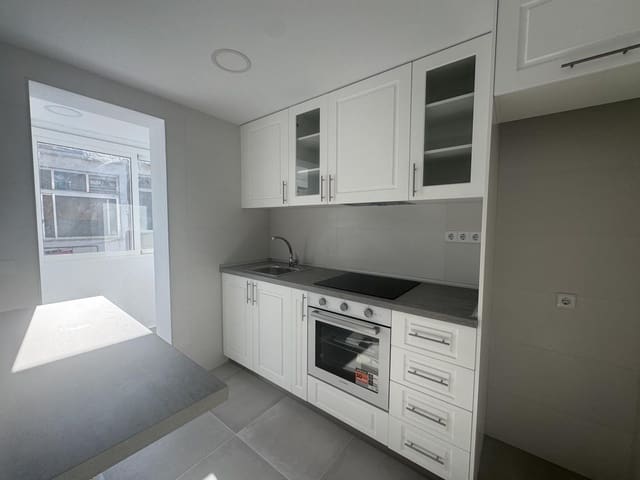 3 soveværelse Lejlighed til salg i Alicante by - € 136.000 (Ref: 9949052)