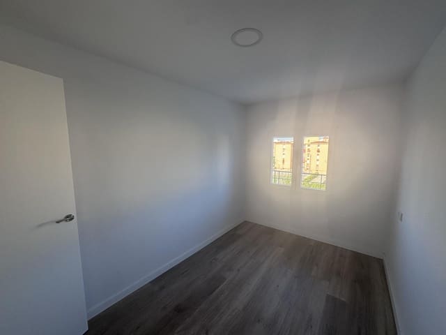 3 soveværelse Lejlighed til salg i Alicante by - € 136.000 (Ref: 9949052)