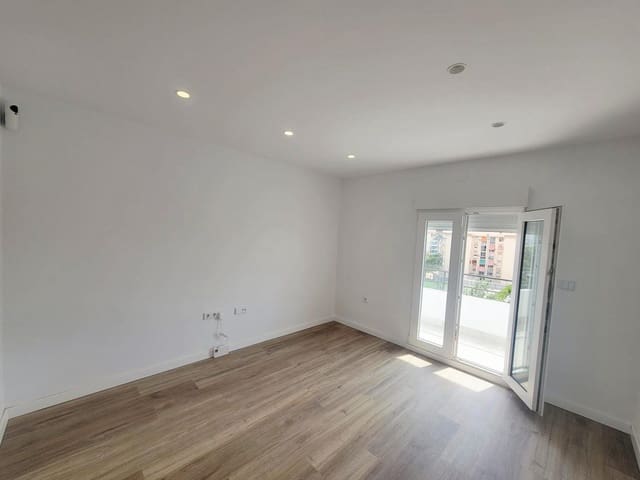 3 soveværelse Lejlighed til salg i Alicante by - € 136.000 (Ref: 9949052)