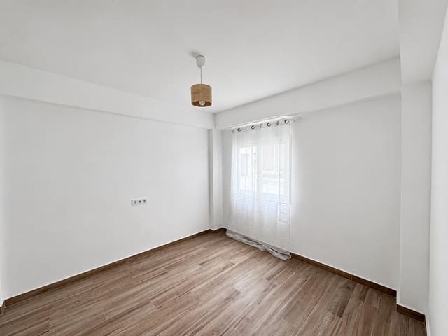 4 chambre Appartement à vendre à Elda - 99 000 € (Ref: 9974417)