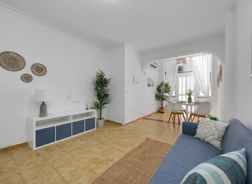1 makuuhuone Huoneisto myytävänä paikassa Torrevieja mukana uima-altaan - 132 969 € (Ref: 10004540)