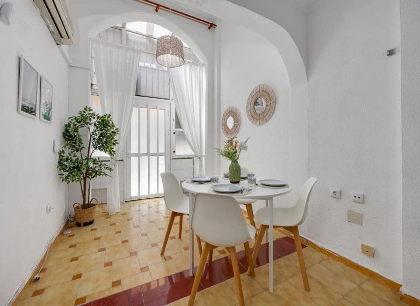 1 makuuhuone Huoneisto myytävänä paikassa Torrevieja mukana uima-altaan - 132 969 € (Ref: 10004540)