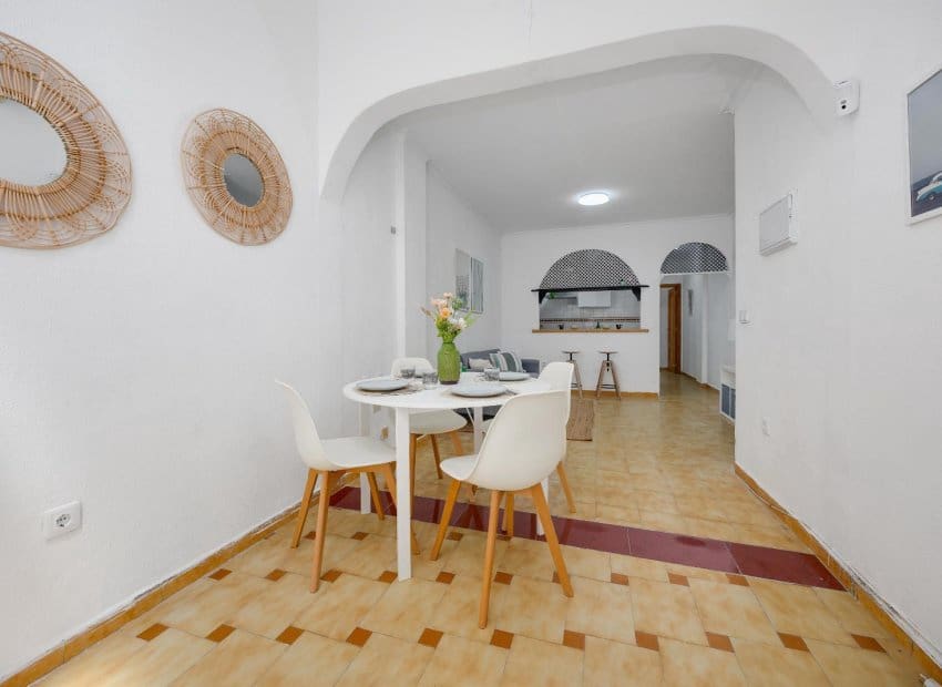 1 makuuhuone Huoneisto myytävänä paikassa Torrevieja mukana uima-altaan - 132 969 € (Ref: 10004540)