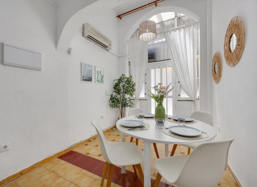 1 makuuhuone Huoneisto myytävänä paikassa Torrevieja mukana uima-altaan - 132 969 € (Ref: 10004540)