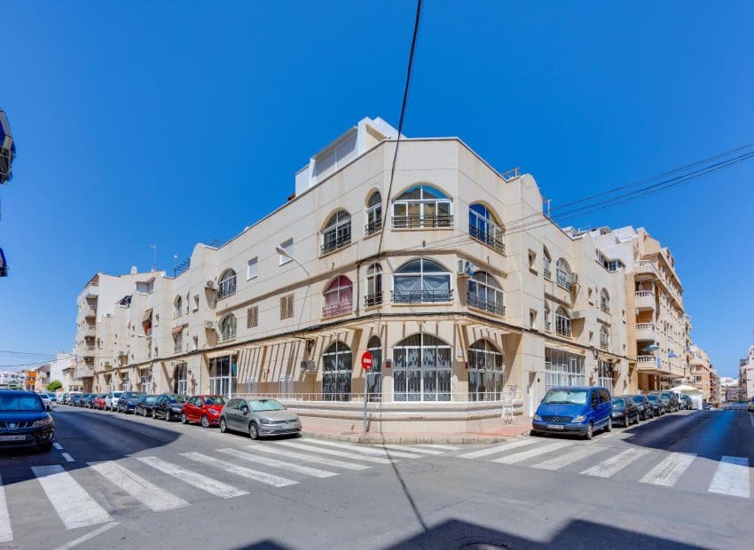 1 makuuhuone Huoneisto myytävänä paikassa Torrevieja mukana uima-altaan - 132 969 € (Ref: 10004540)