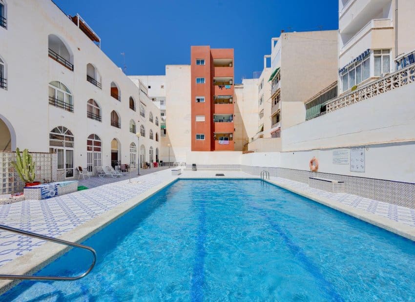 1 makuuhuone Huoneisto myytävänä paikassa Torrevieja mukana uima-altaan - 132 969 € (Ref: 10004540)