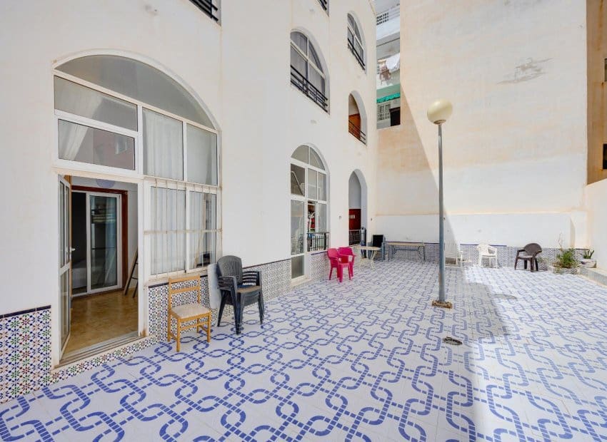 1 makuuhuone Huoneisto myytävänä paikassa Torrevieja mukana uima-altaan - 132 969 € (Ref: 10004540)