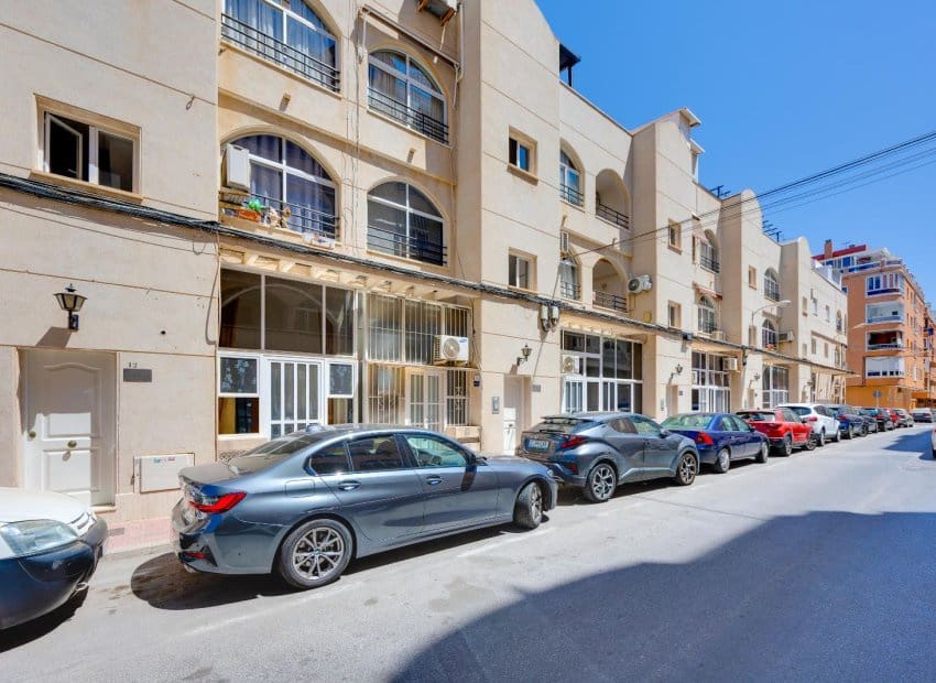 1 makuuhuone Huoneisto myytävänä paikassa Torrevieja mukana uima-altaan - 132 969 € (Ref: 10004540)