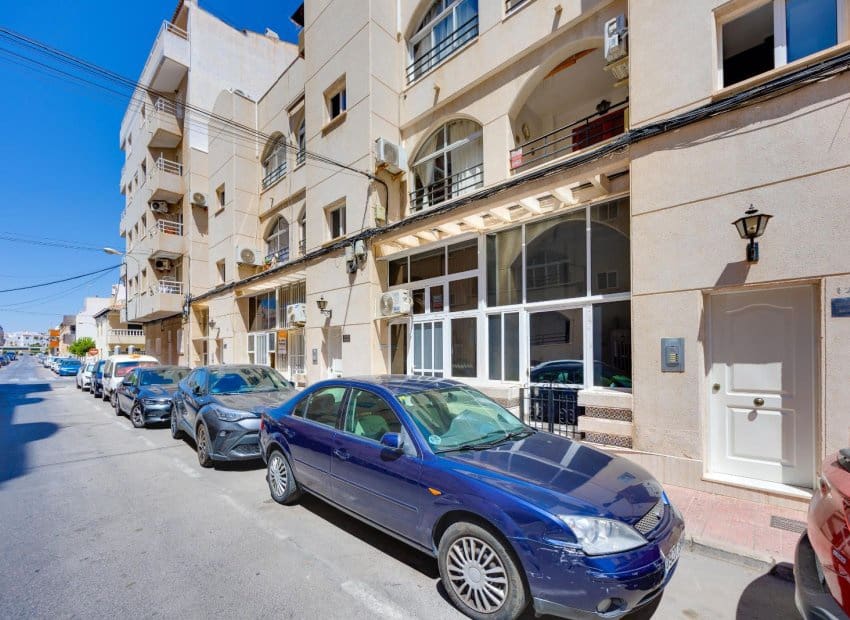 1 makuuhuone Huoneisto myytävänä paikassa Torrevieja mukana uima-altaan - 132 969 € (Ref: 10004540)