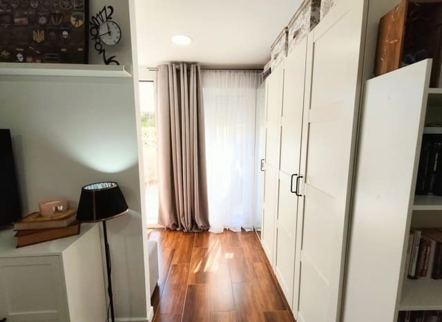 1 quarto Casa em Banda para venda em Parque Acuático - Sector 25, Torrevieja - 118 000 € (Ref: 10004546)