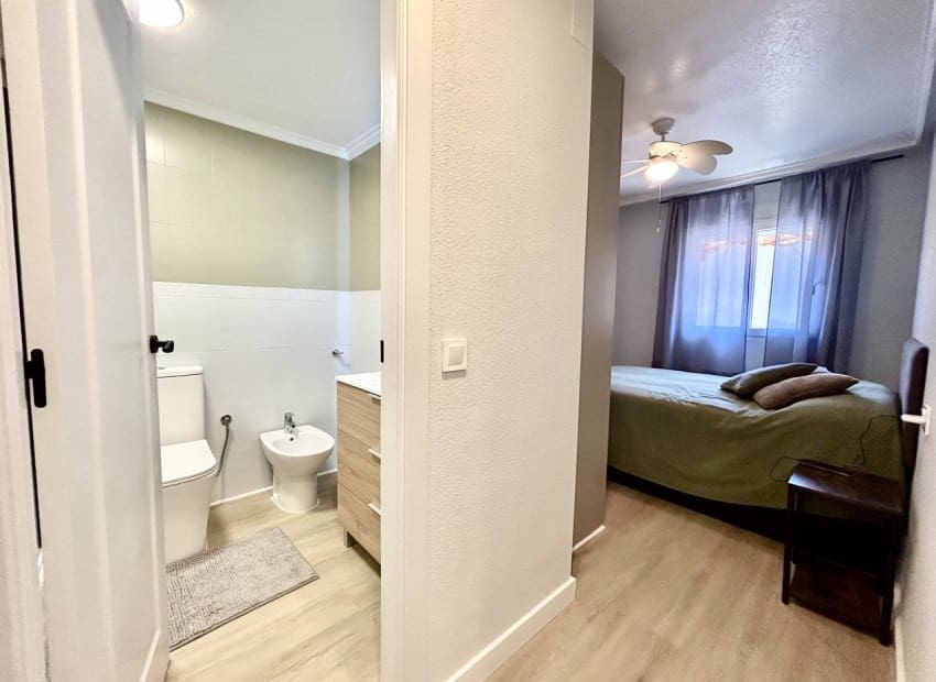 1 slaapkamer Appartement te koop in Torrevieja met zwembad - € 149.000 (Ref: 10004549)