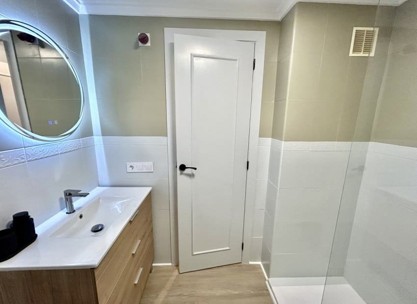 1 slaapkamer Appartement te koop in Torrevieja met zwembad - € 149.000 (Ref: 10004549)