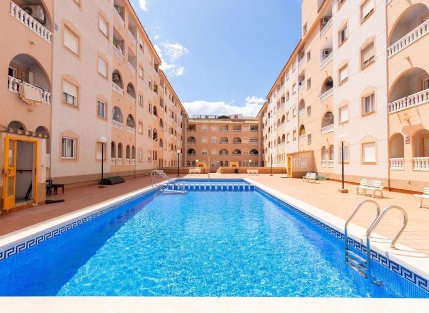 1 slaapkamer Appartement te koop in Torrevieja met zwembad - € 149.000 (Ref: 10004549)