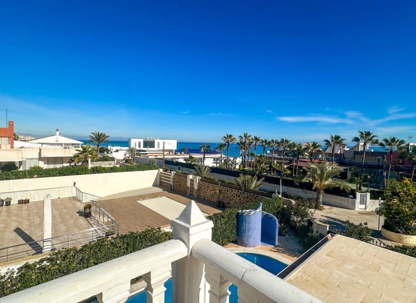 6 slaapkamer Villa te koop in La Mata - € 950.000 (Ref: 10006060)