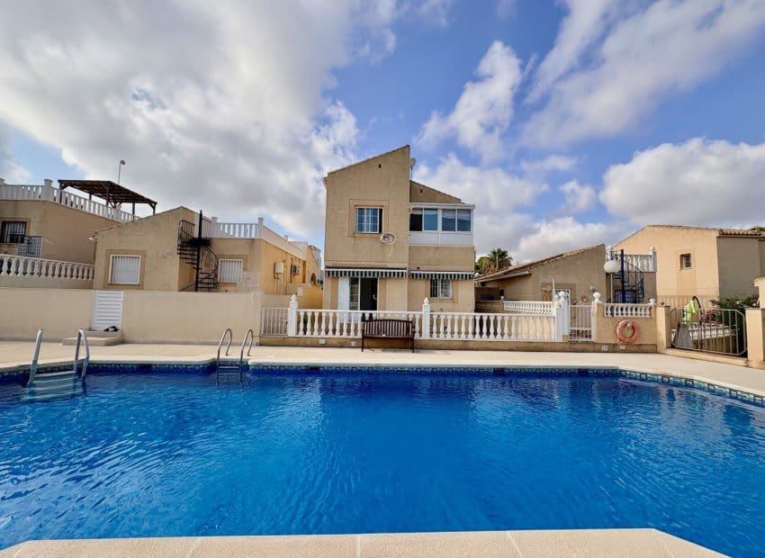 4 chambre Villa/Maison à vendre à Los Balcones avec piscine - 270 000 € (Ref: 10006061)
