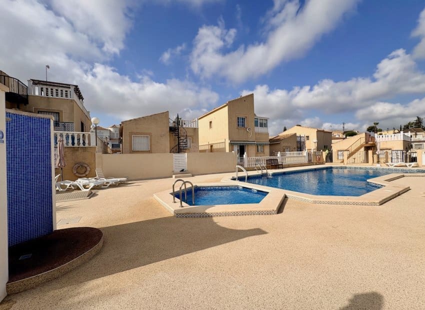 4 chambre Villa/Maison à vendre à Los Balcones avec piscine - 270 000 € (Ref: 10006061)